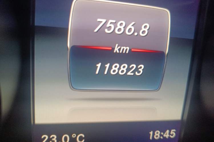 Used Mercedes-Benz C-Class 2016 C 200 L Sport Edition Odometer Close Up
