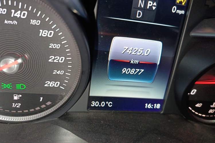 Used Mercedes-Benz C-Class 2016 C 200 L Sport Edition Odometer Close Up