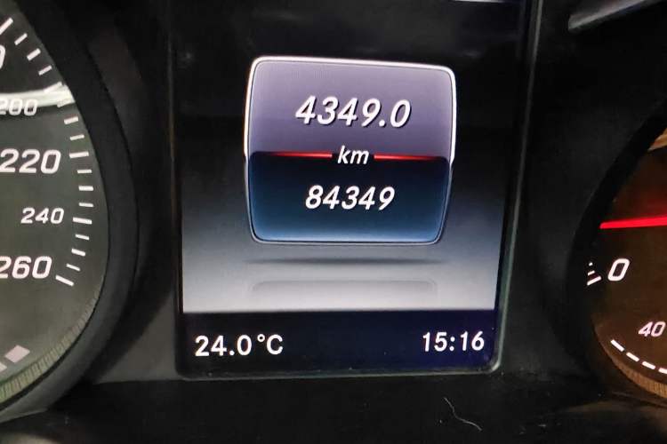 Used Mercedes-Benz C-Class 2016 C 200 L Sport Edition Odometer Close Up