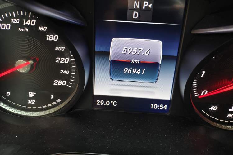 Used Mercedes-Benz C-Class 2016 C 200 L Sport Edition Odometer Close Up