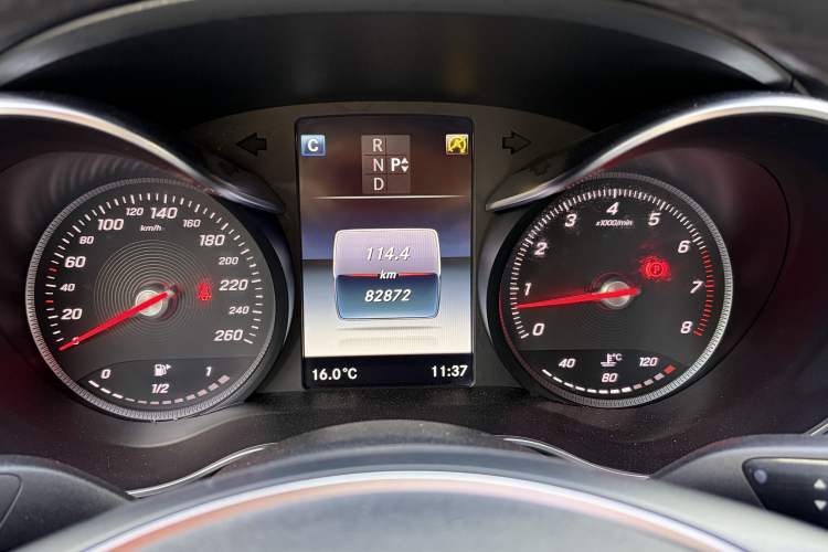 Used Mercedes-Benz C-Class 2016 C 200 L Sport Edition Odometer Close Up