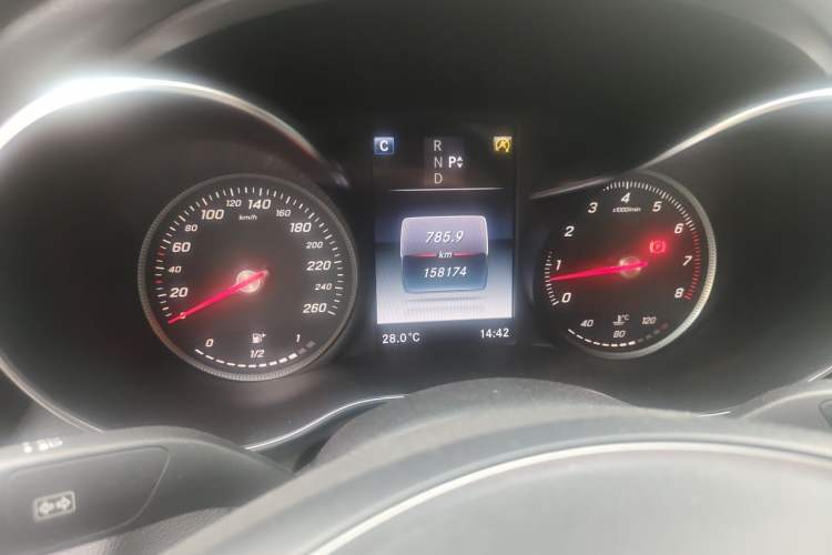 Used Mercedes-Benz C-Class 2016 C 200 L Sport Edition Odometer Close Up