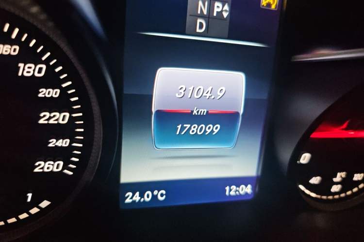 Used Mercedes-Benz C-Class 2016 C 180 L Sport Edition Odometer Close Up