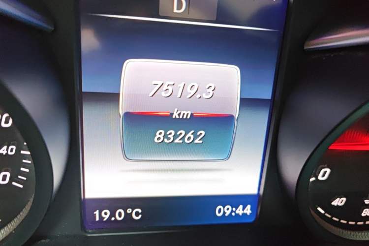 Used Mercedes-Benz C-Class 2016 C 200 L Sport Edition Odometer Close Up