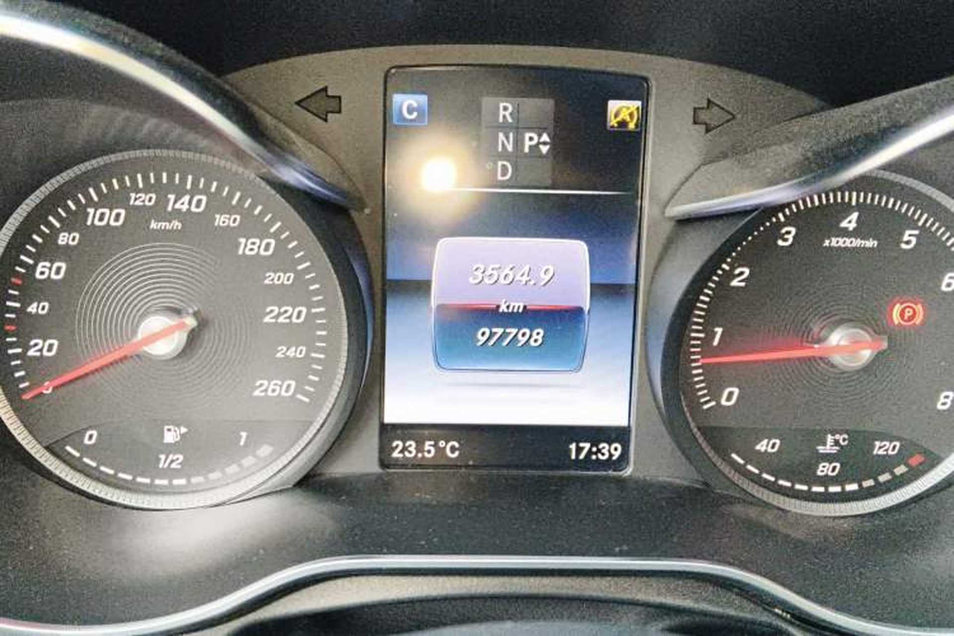 Used Mercedes-Benz C-Class 2016 C 200 L Sport Edition Odometer Close Up