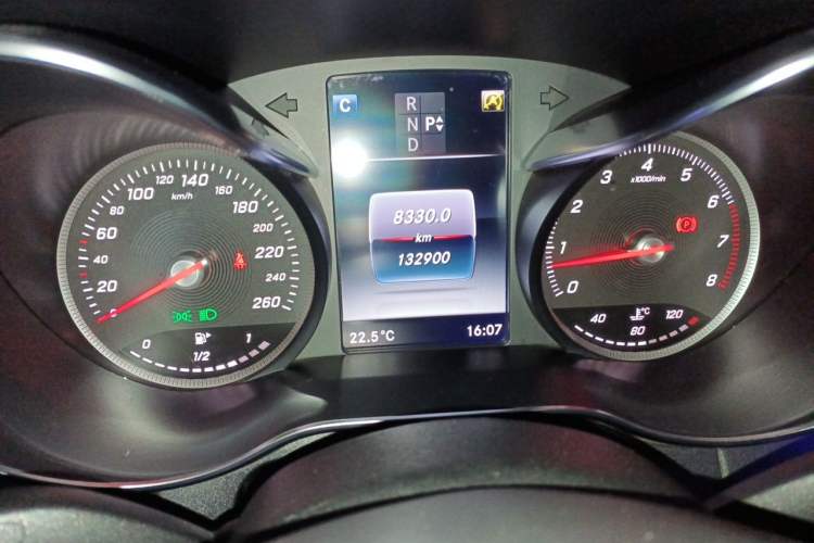 Used Mercedes-Benz C-Class 2016 C 200 L Odometer Close Up