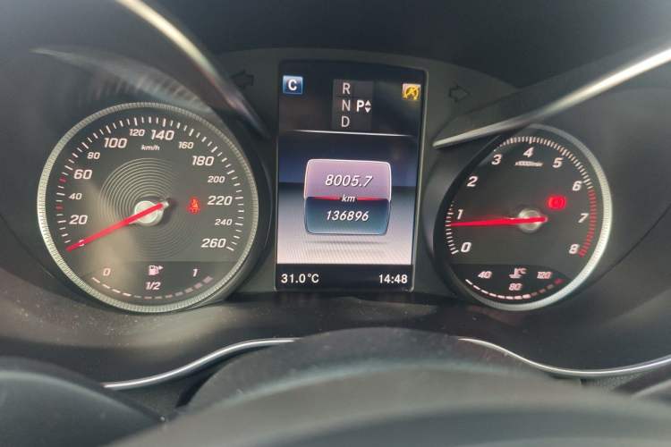 Used Mercedes-Benz C-Class 2016 C 200 L Sport Edition Odometer Close Up