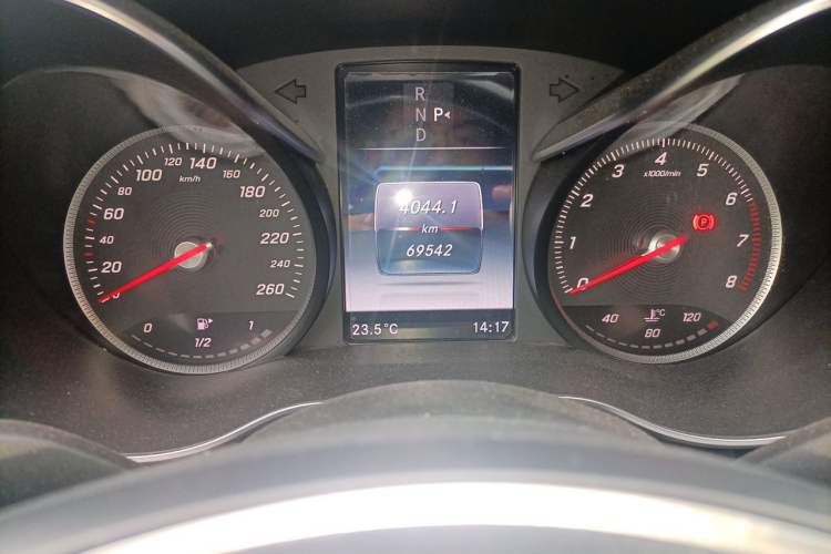 Used Mercedes-Benz C-Class 2016 C 180 L Sport Edition Odometer Close Up
