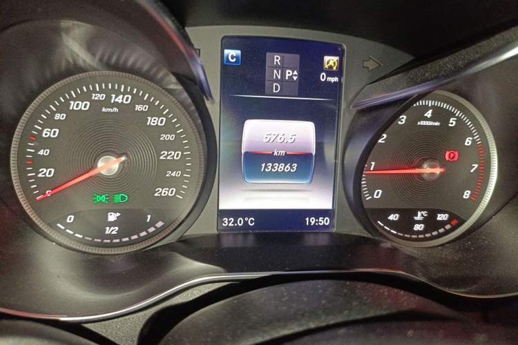 Used Mercedes-Benz C-Class 2016 C 200 L Sport Edition Odometer Close Up