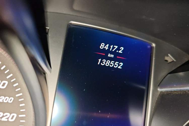 Used Mercedes-Benz C-Class 2016 C 180 L Sport Edition Odometer Close Up