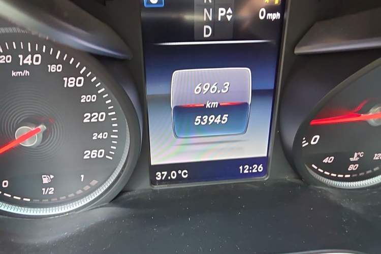 Used Mercedes-Benz C-Class 2016 C 180 L Sport Edition Odometer Close Up