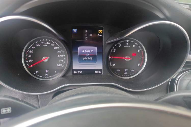 Used Mercedes-Benz C-Class 2016 C 300 station wagon Odometer Close Up
