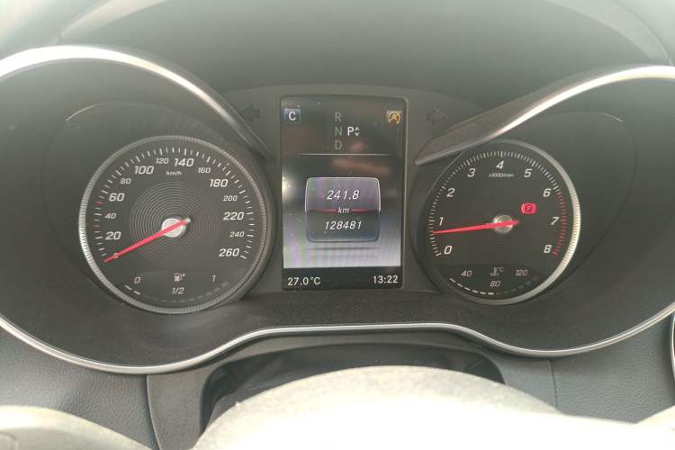 Used Mercedes-Benz C-Class 2016 C 200 L Sport Edition Odometer Close Up