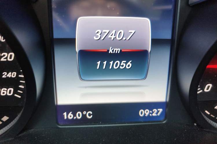 Used Mercedes-Benz C-Class 2016 C 200 L Sport Edition Odometer Close Up