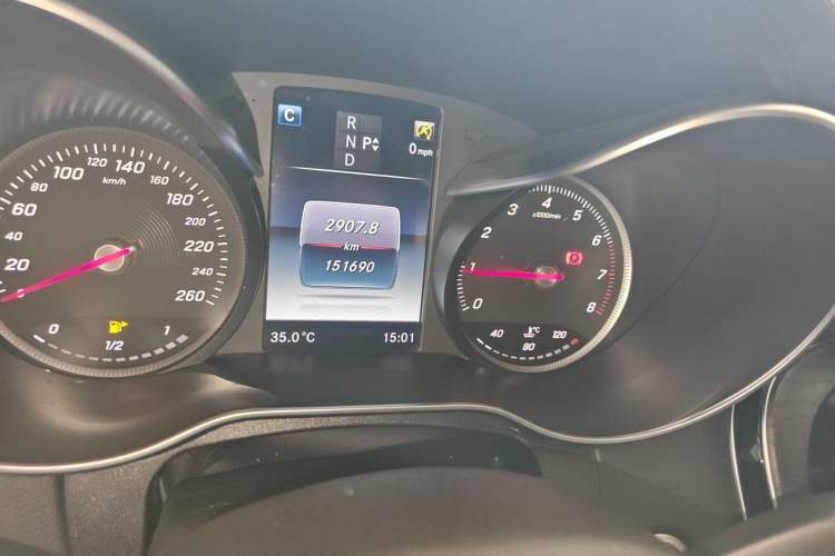 Used Mercedes-Benz C-Class 2016 C 180 L Sport Edition Odometer Close Up