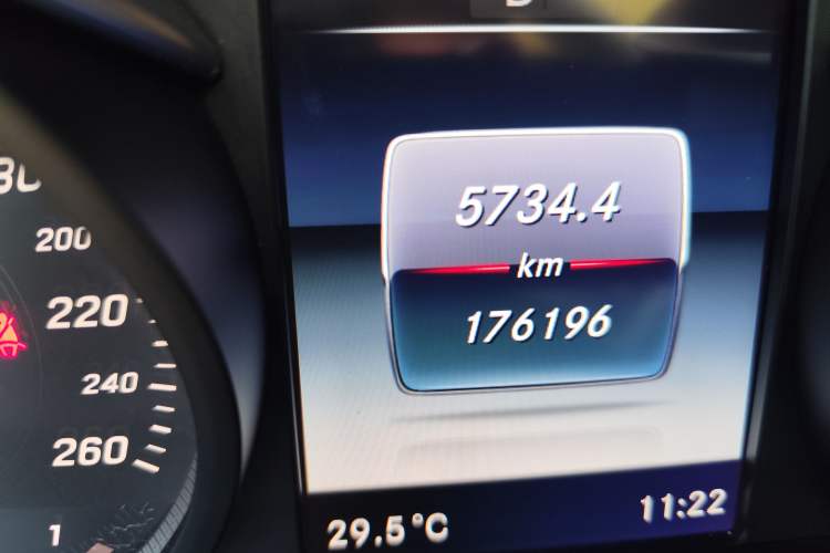 Used Mercedes-Benz C-Class 2016 C 200 L Sport Edition Odometer Close Up
