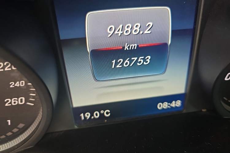 Used Mercedes-Benz C-Class 2016 C 200 L Sport Edition Odometer Close Up