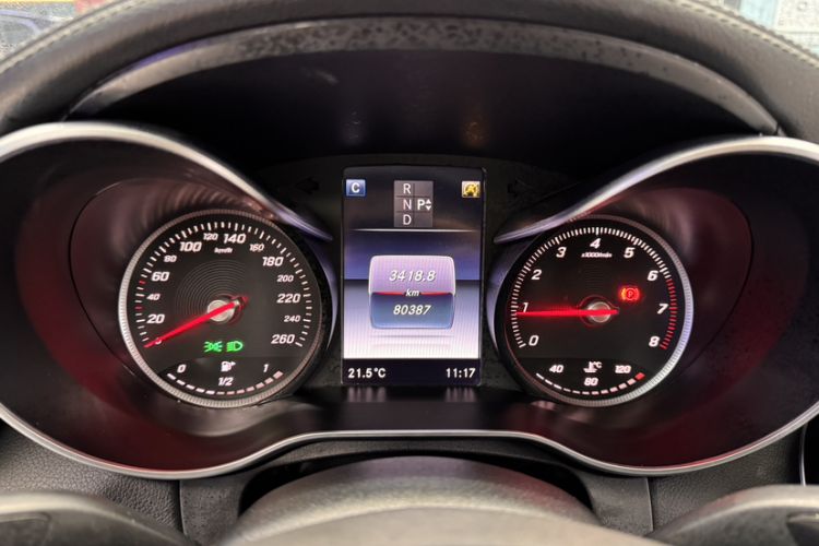 Used Mercedes-Benz C-Class 2016 C 200 L Sport Edition Odometer Close Up