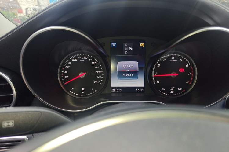 Used Mercedes-Benz C-Class 2016 C 180 L Sport Edition Odometer Close Up