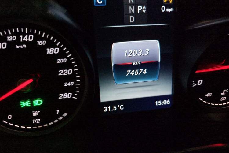 Used Mercedes-Benz C-Class 2016 C 200 L Sport Edition Odometer Close Up