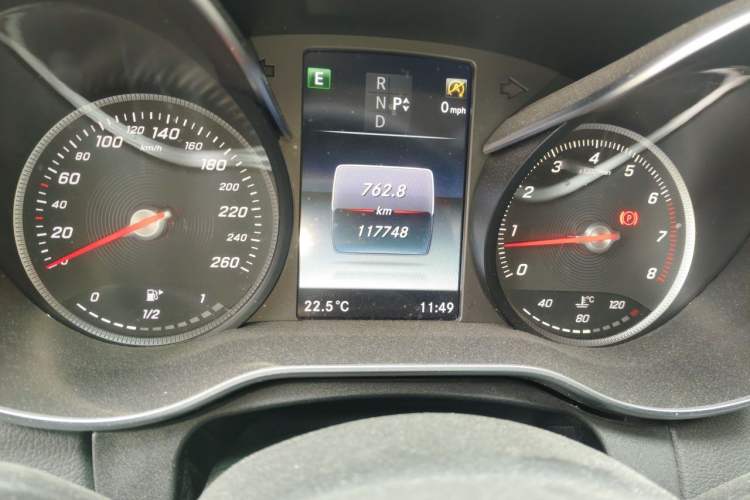 Used Mercedes-Benz C-Class 2016 C 200 L Sport Edition Odometer Close Up