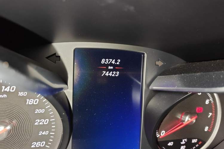 Used Mercedes-Benz C-Class 2016 C 180 L Odometer Close Up