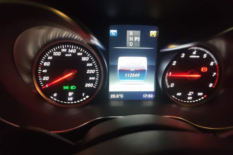 Used Mercedes-Benz C-Class 2016 C 200 L Sport Edition Odometer Close Up