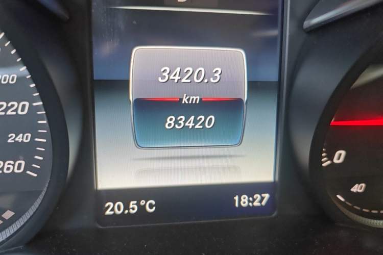 Used Mercedes-Benz C-Class 2016 C 200 L Sport Edition Odometer Close Up