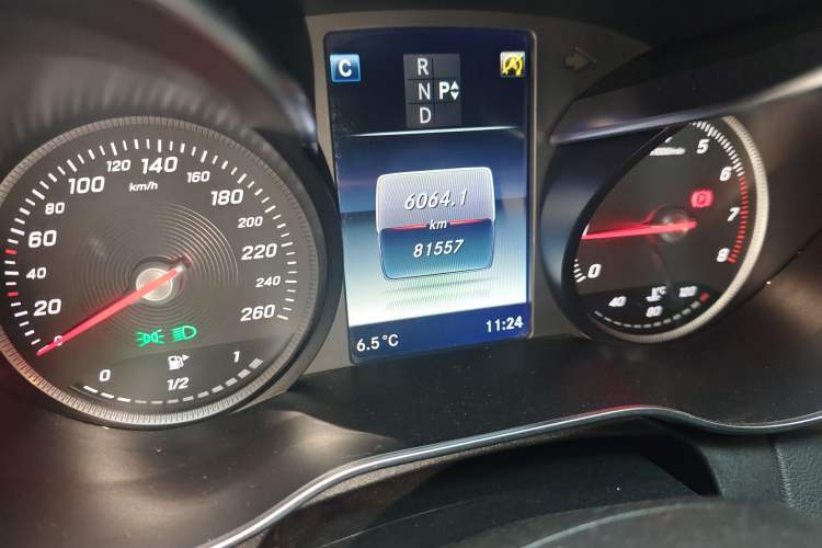 Used Mercedes-Benz C-Class 2016 C 200 Sport Edition 4MATIC Odometer Close Up