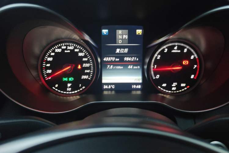 Used Mercedes-Benz C-Class 2016 C 200 Sport Edition Odometer Close Up