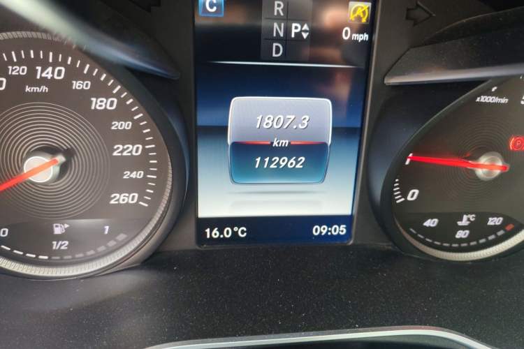 Used Mercedes-Benz C-Class 2016 C 200 L Sport Edition Odometer Close Up