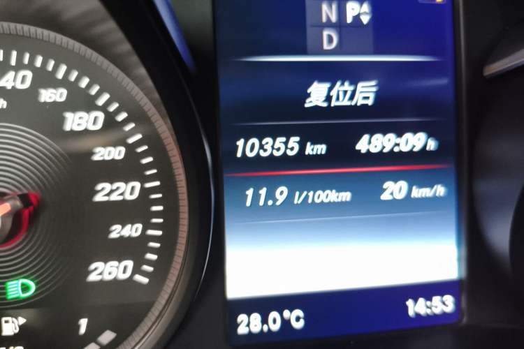 Used Mercedes-Benz C-Class 2016 C 200 L Sport Edition Odometer Close Up