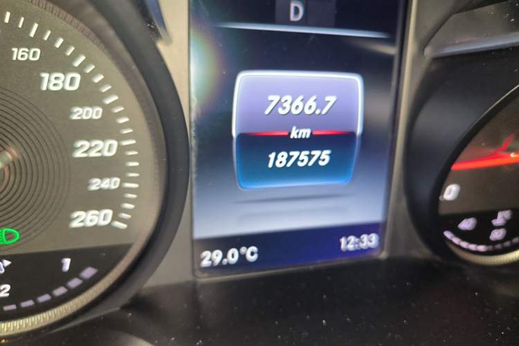 Used Mercedes-Benz C-Class 2016 C 200 L Sport Edition Odometer Close Up
