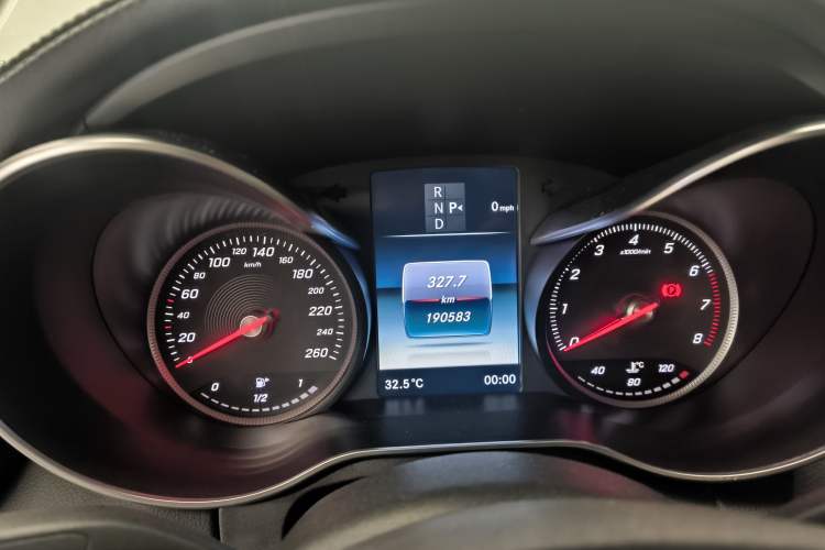 Used Mercedes-Benz C-Class 2016 C 200 L Sport Edition Odometer Close Up
