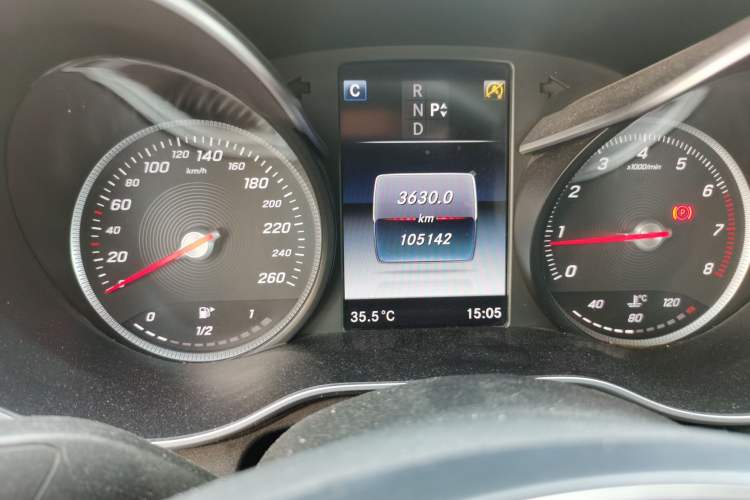Used Mercedes-Benz C-Class 2016 C 200 L Odometer Close Up