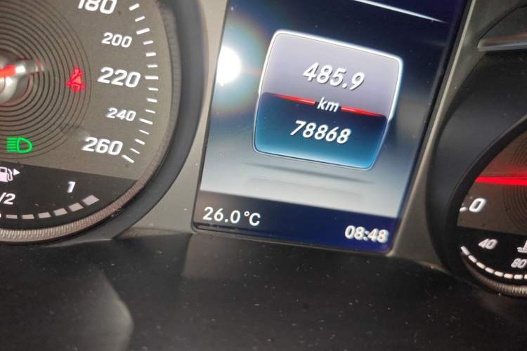 Used Mercedes-Benz C-Class 2016 C 200 L Sport Edition Odometer Close Up