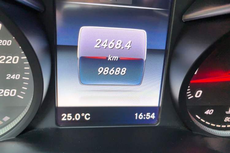 Used Mercedes-Benz C-Class 2016 C 180 L Sport Edition Odometer Close Up