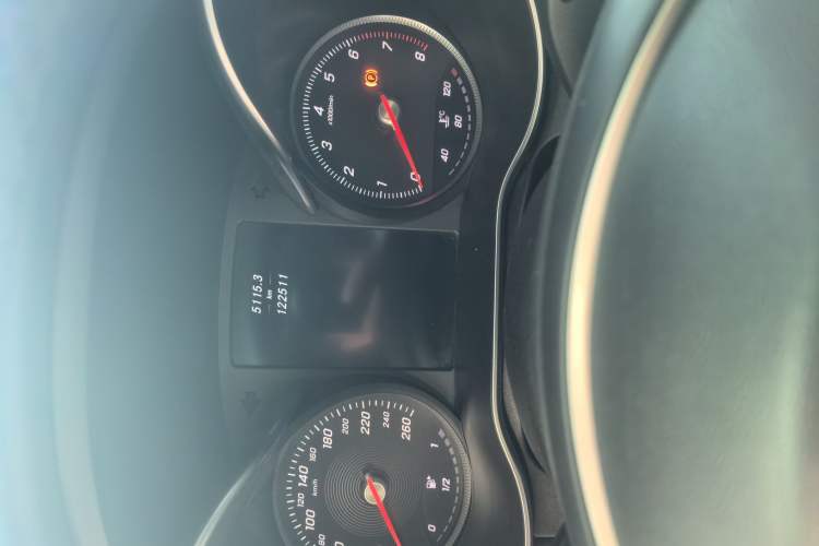 Used Mercedes-Benz C-Class 2016 C 200 L Sport Edition Odometer Close Up