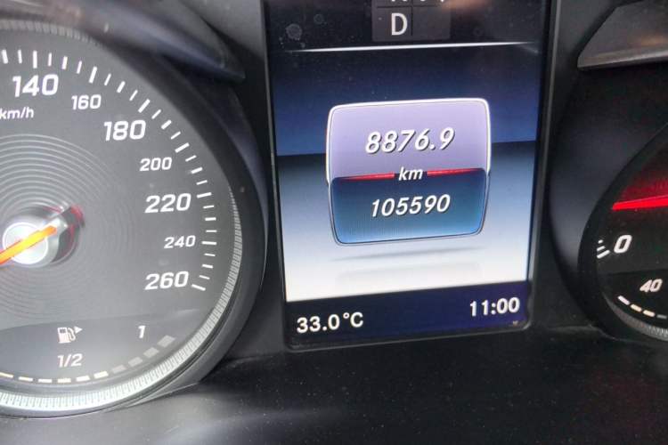 Used Mercedes-Benz C-Class 2016 C 180 L Sport Edition Odometer Close Up