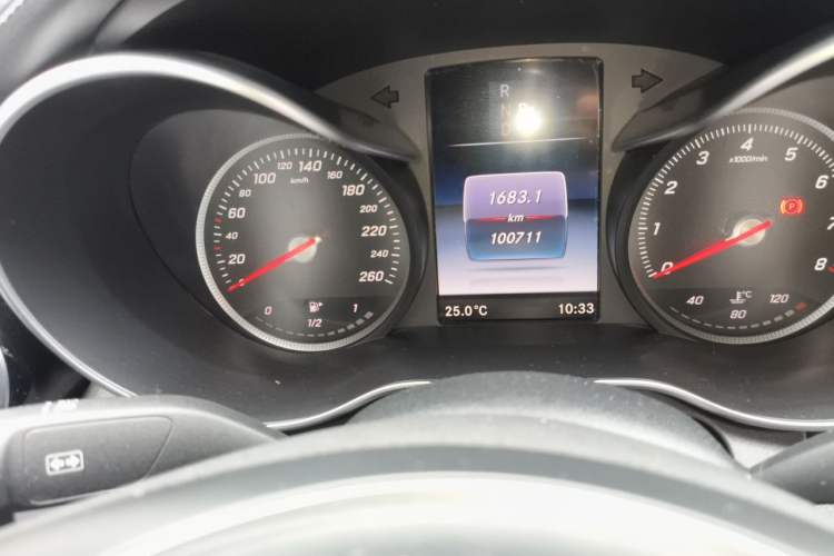 Used Mercedes-Benz C-Class 2016 C 200 L Sport Edition Odometer Close Up