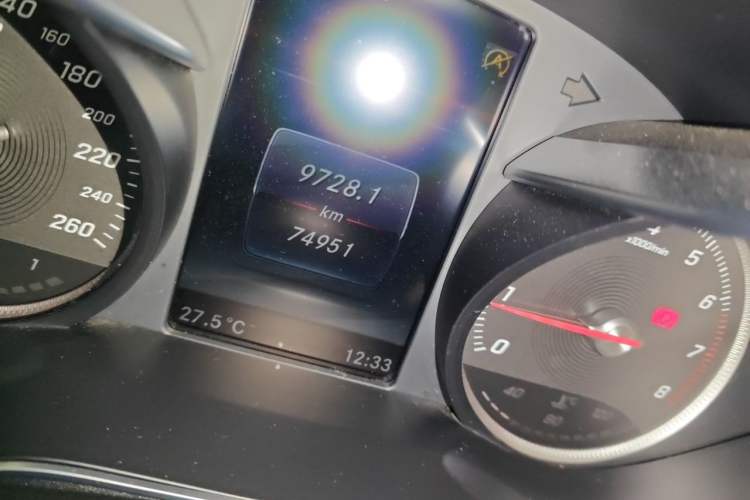 Used Mercedes-Benz C-Class 2016 C 180 L Sport Edition Odometer Close Up