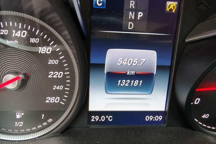 Used Mercedes-Benz C-Class 2016 C 200 L Sport Edition Odometer Close Up