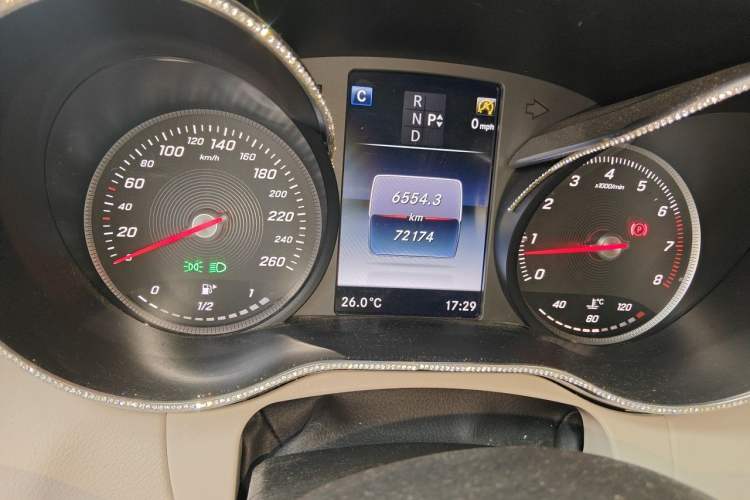 Used Mercedes-Benz C-Class 2016 C 200 L Sport Edition Odometer Close Up