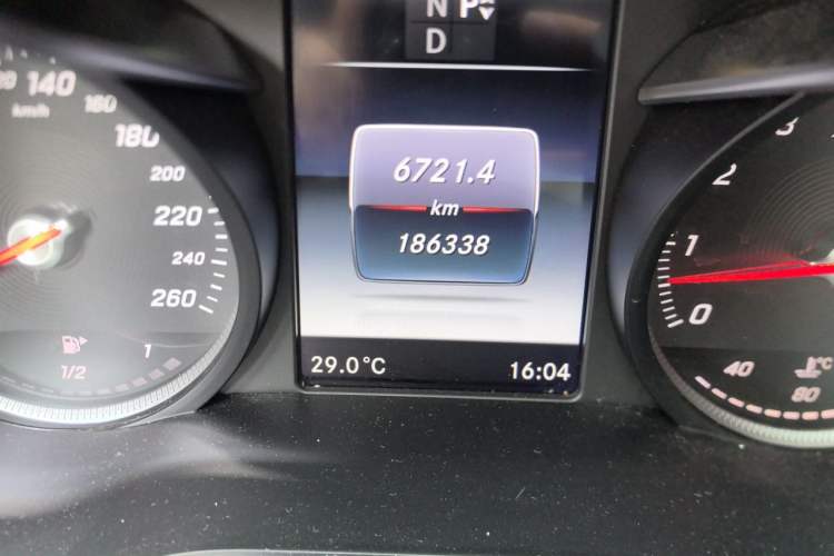 Used Mercedes-Benz C-Class 2016 C 200 L Sport Edition Odometer Close Up