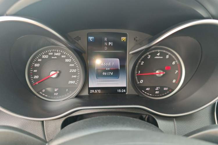 Used Mercedes-Benz C-Class 2016 C 200 L Sport Edition Odometer Close Up