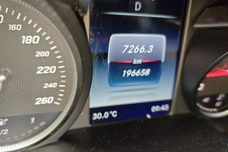 Used Mercedes-Benz C-Class 2016 C 200 L Sport Edition Odometer Close Up