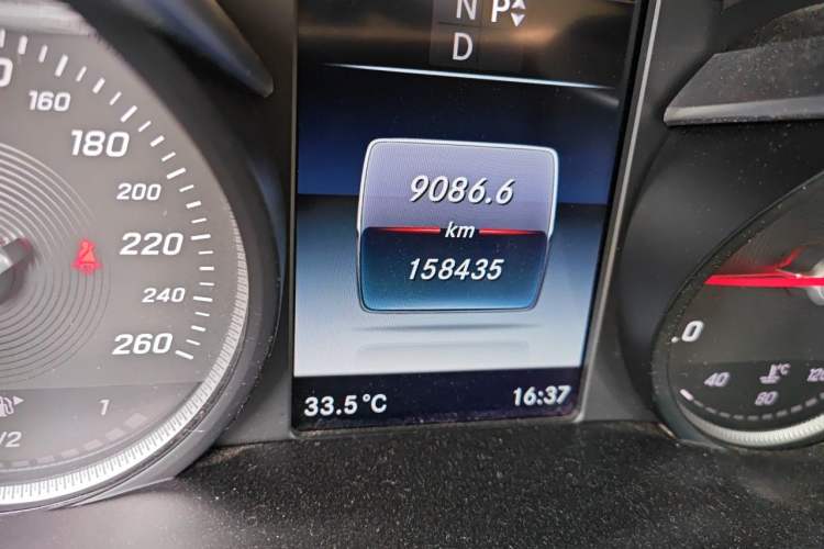 Used Mercedes-Benz C-Class 2016 C 200 L 4MATIC Sport Edition Odometer Close Up