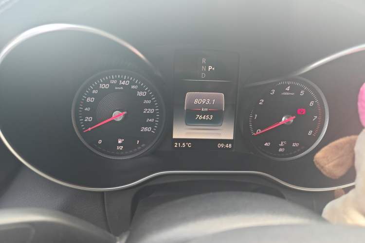 Used Mercedes-Benz C-Class 2016 C 200 L 4MATIC Sport Edition Odometer Close Up
