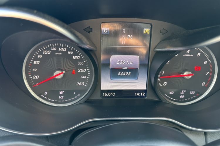Used Mercedes-Benz C-Class 2016 C 180 Estate Odometer Close Up