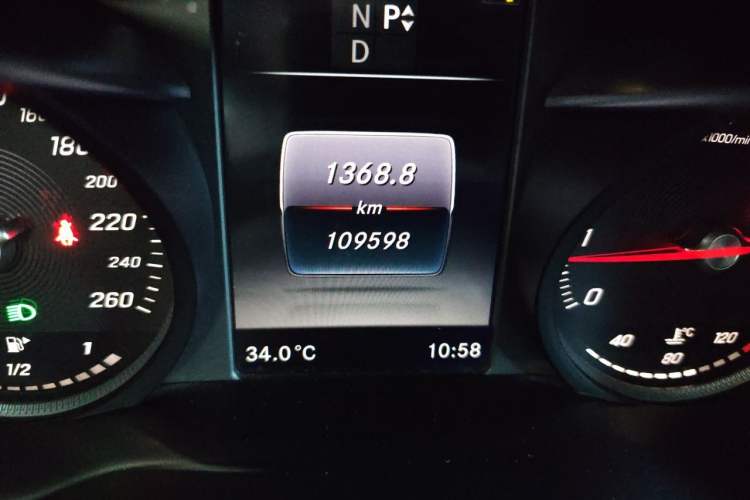 Used Mercedes-Benz C-Class 2016 C 180 L Sport Edition Odometer Close Up